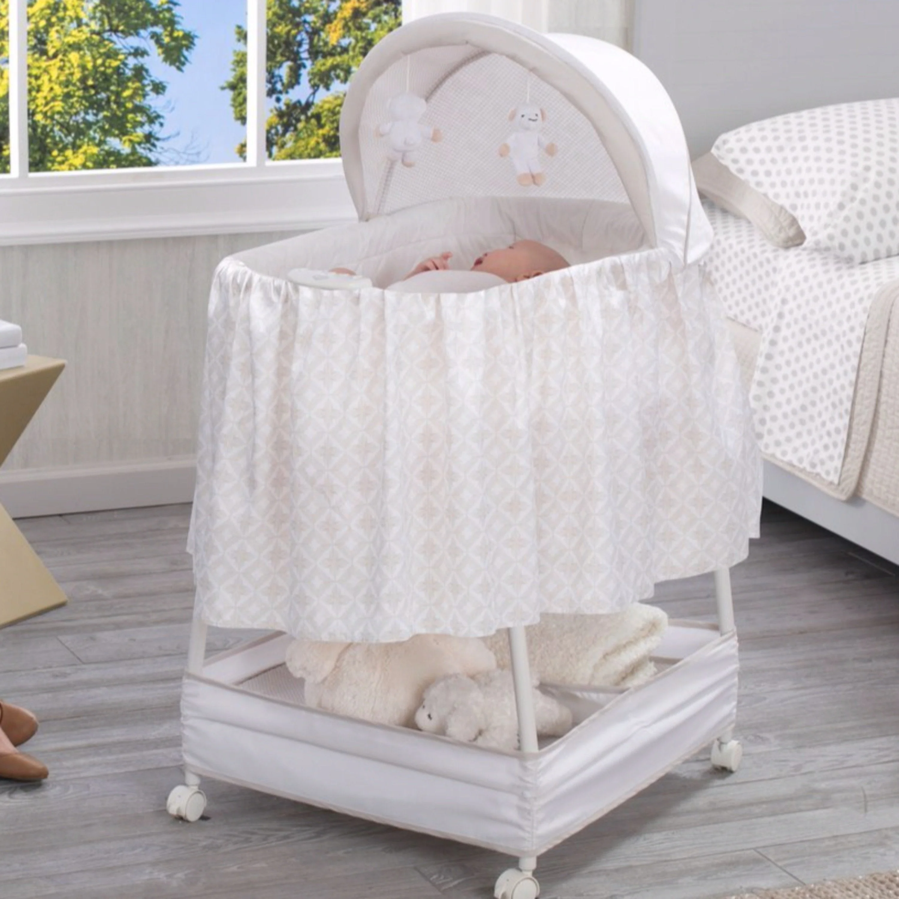 Gliding Bassinet - Image 7
