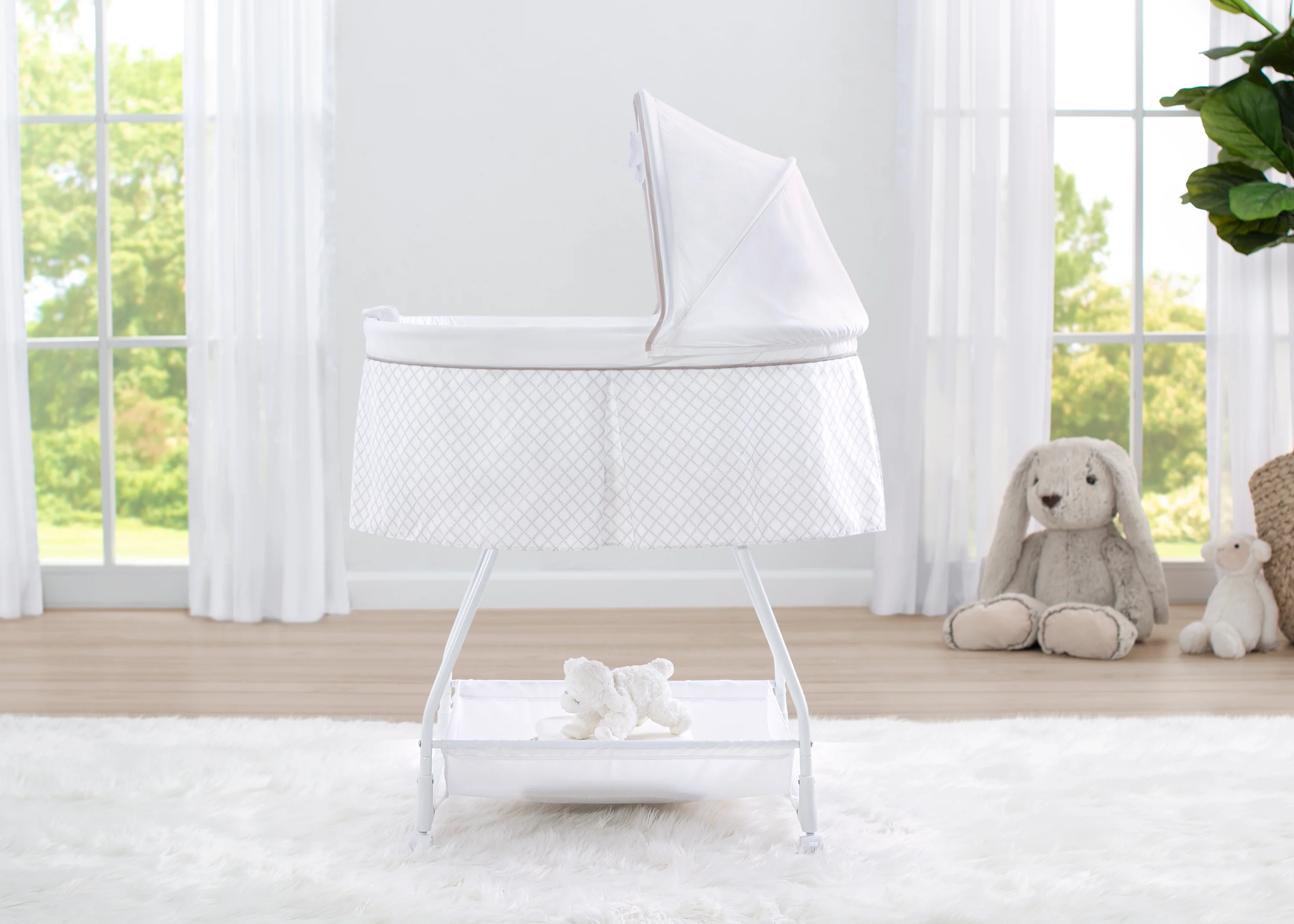 Deluxe Soothing Dreams Bassinet - Image 14