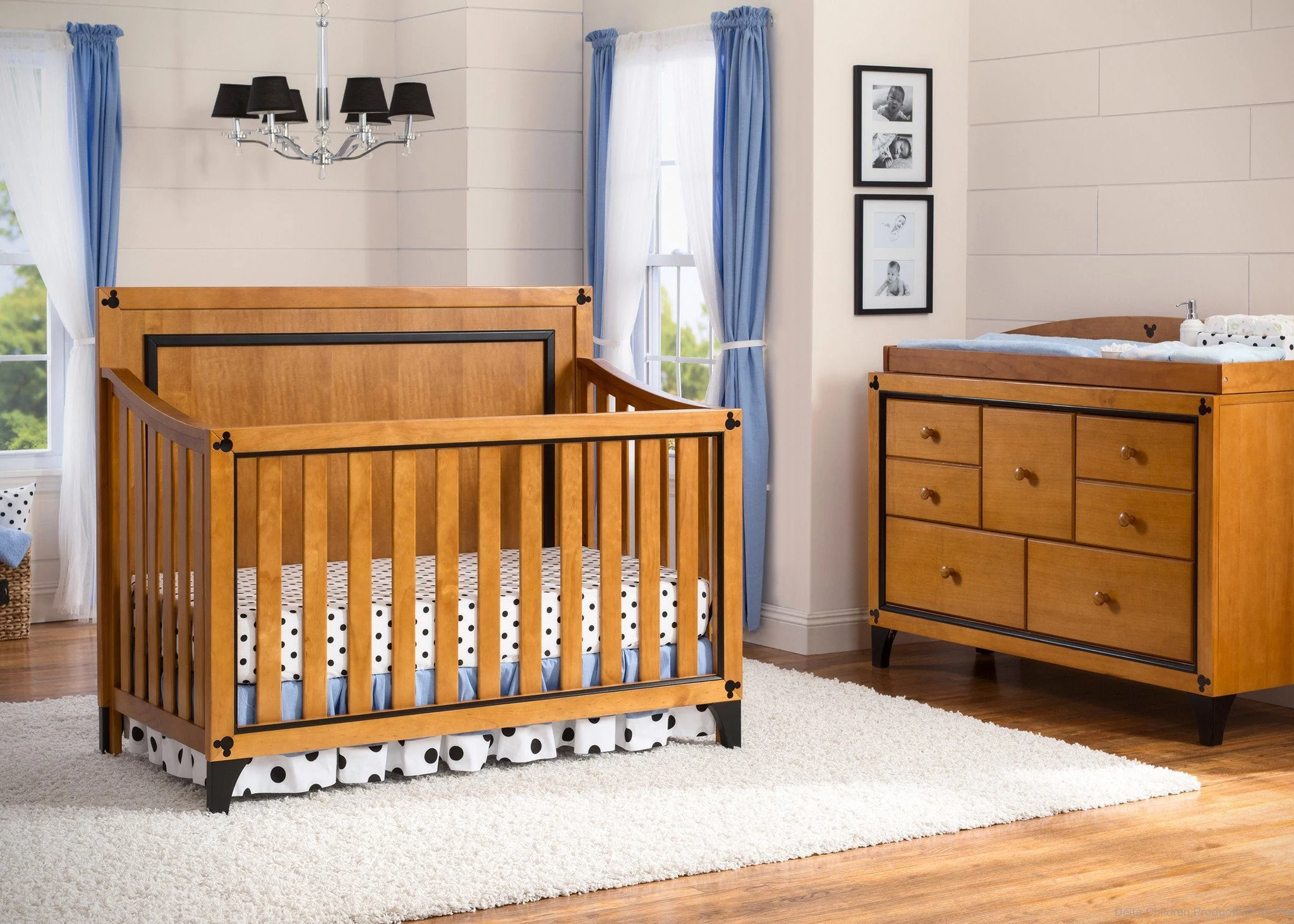 Disney Mickey Icon 4-in-1 Crib - Image 3