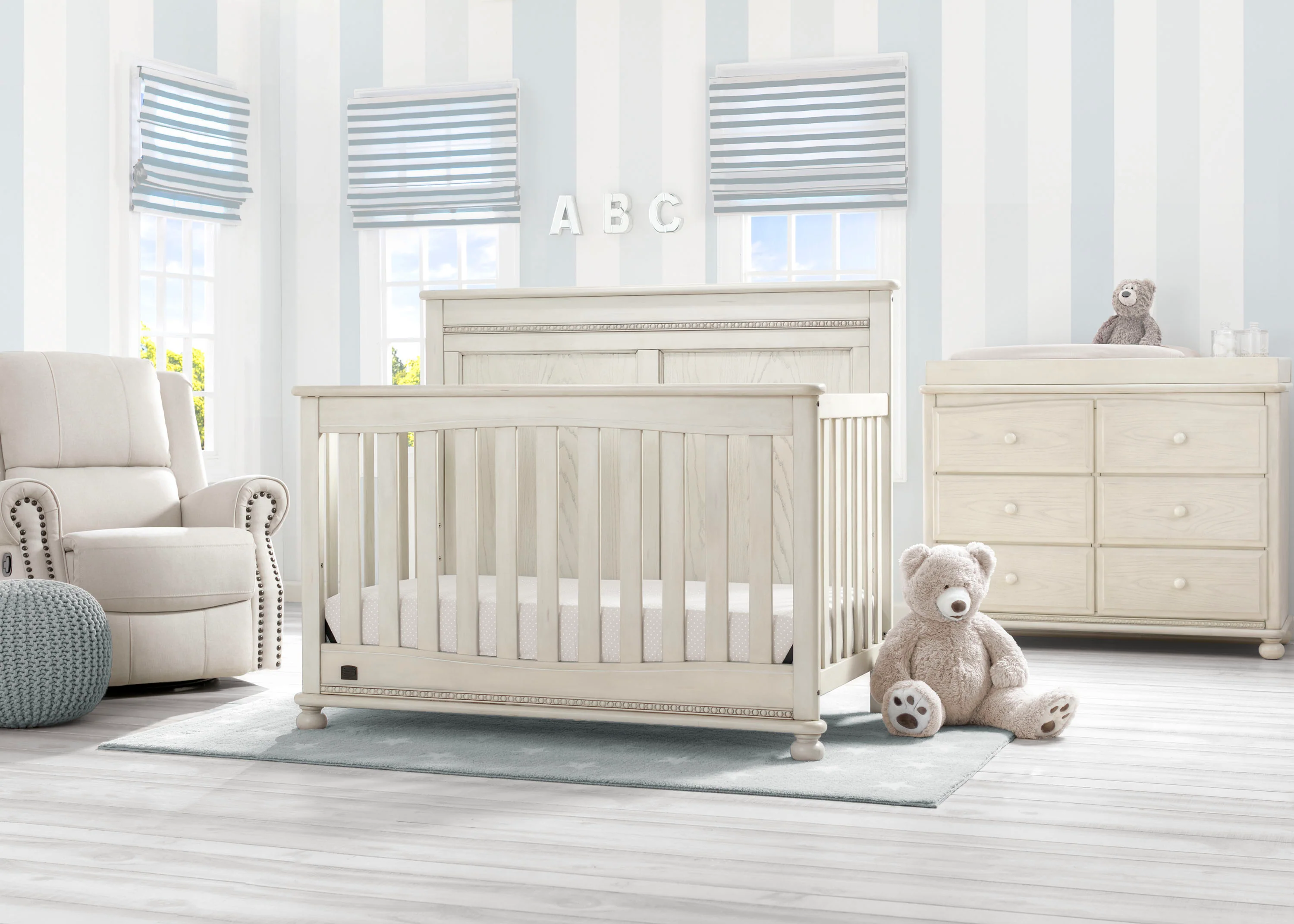 Fontana 4-in-1 Convertible Crib - Image 2
