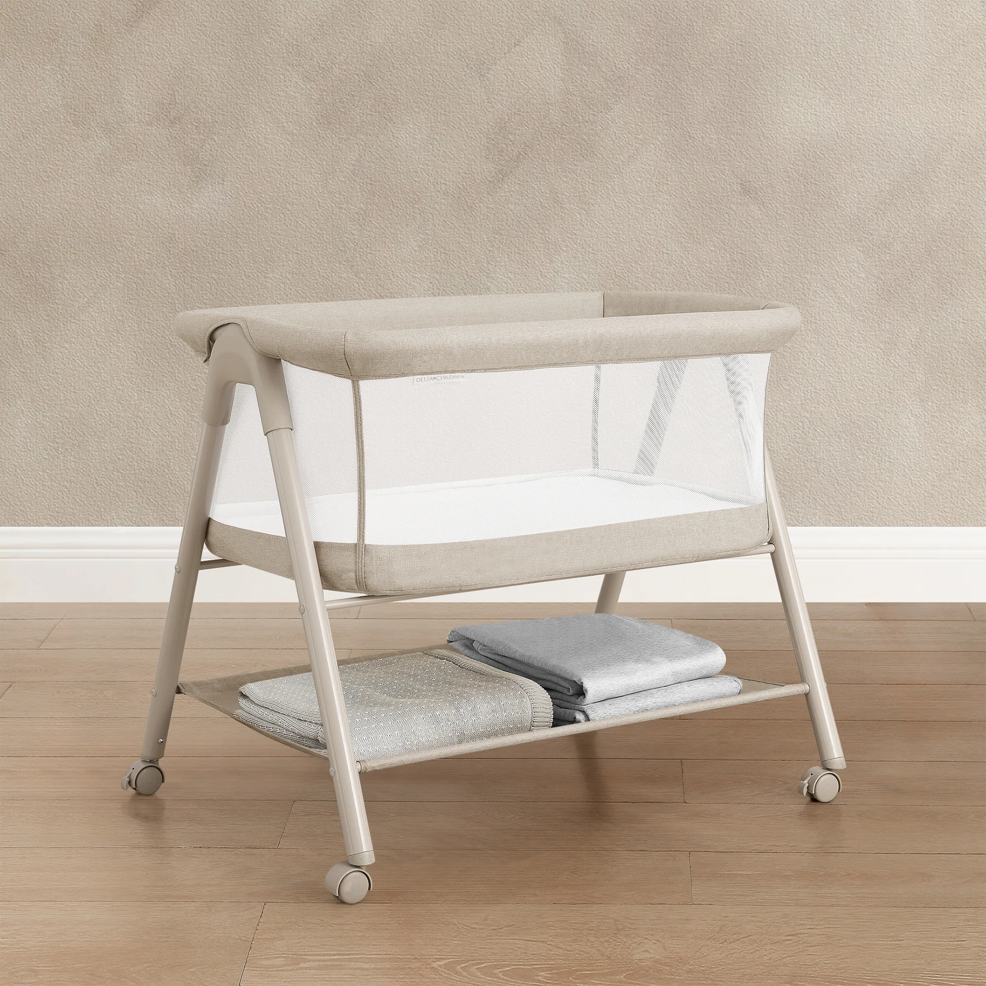Haven AirFlow Bassinet with Breathable Mesh and Wheels - Image 9