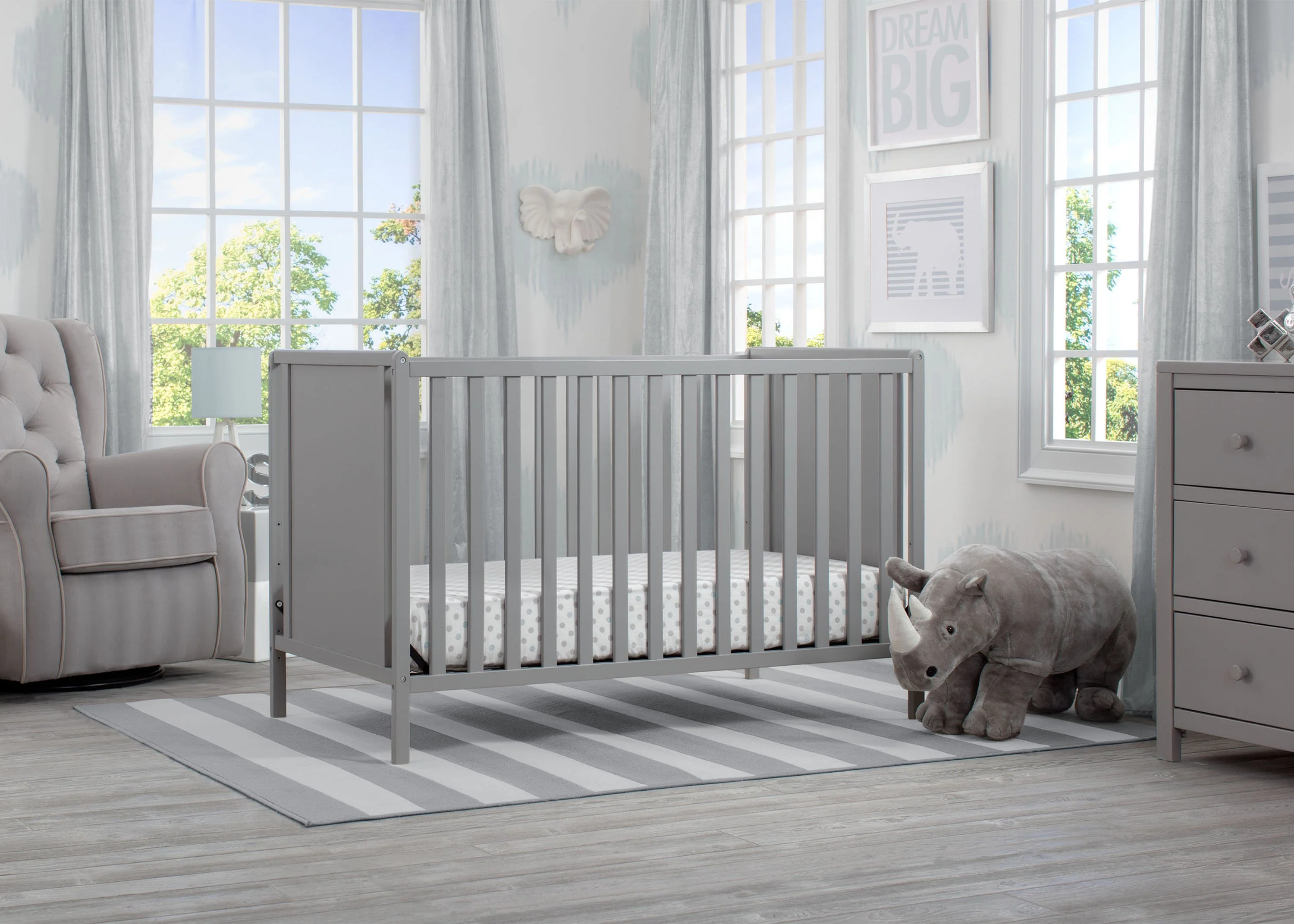 Heartland Classic 4-in-1 Convertible Crib - Image 2