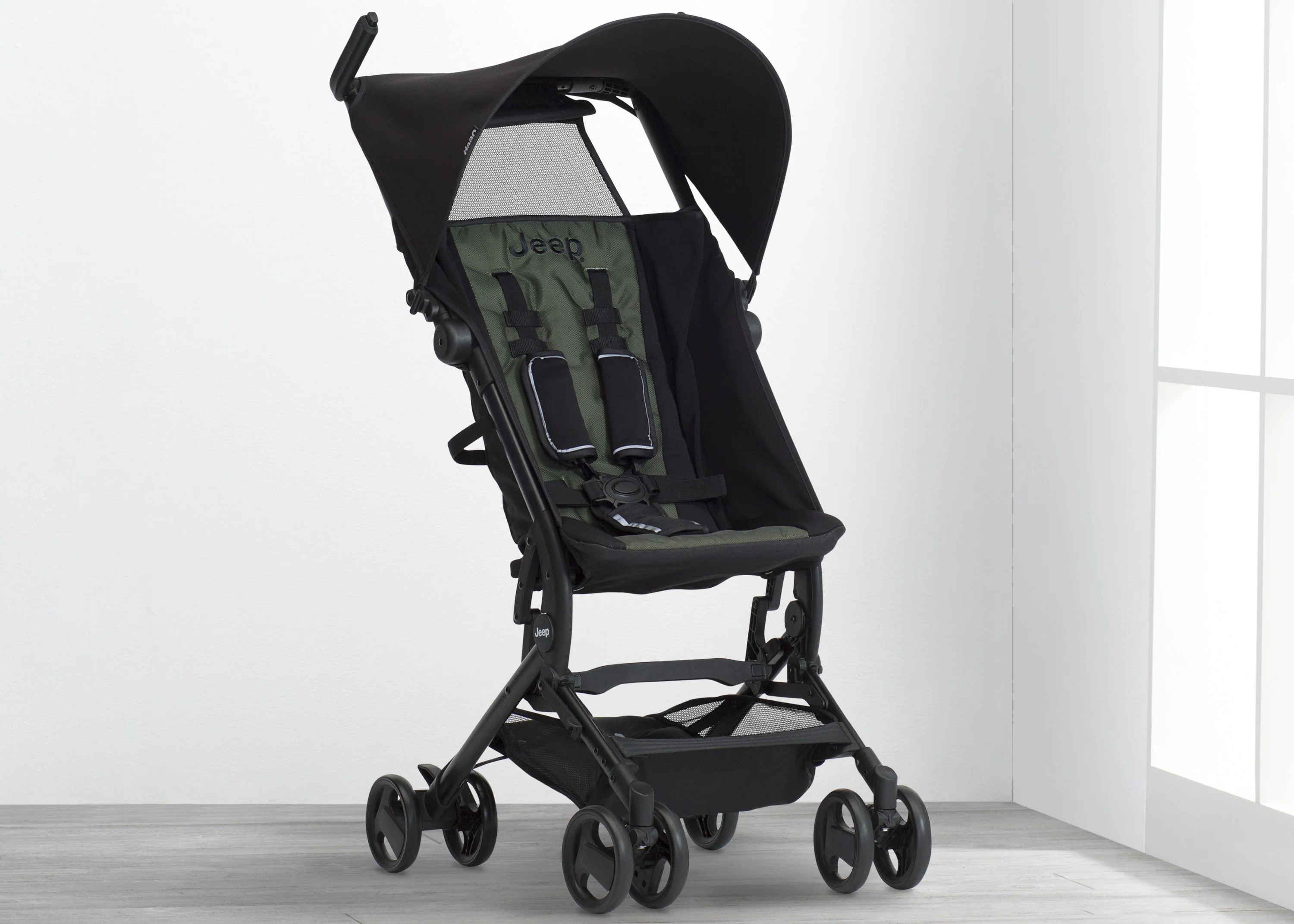 Jeep® Clutch Plus Travel Stroller with Reclining Seat - Image 2