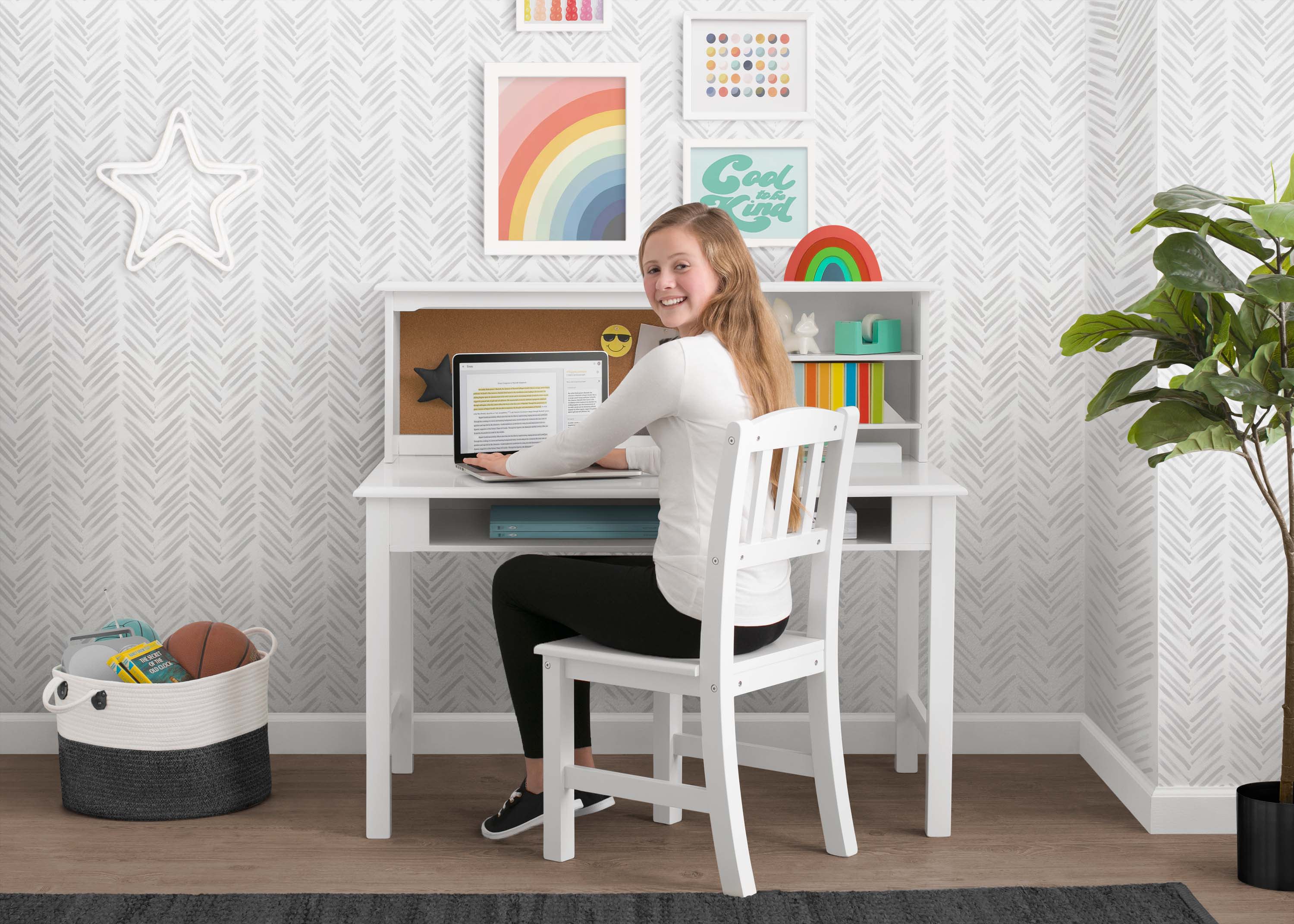 Tween Wood Desk with Hutch and Chair