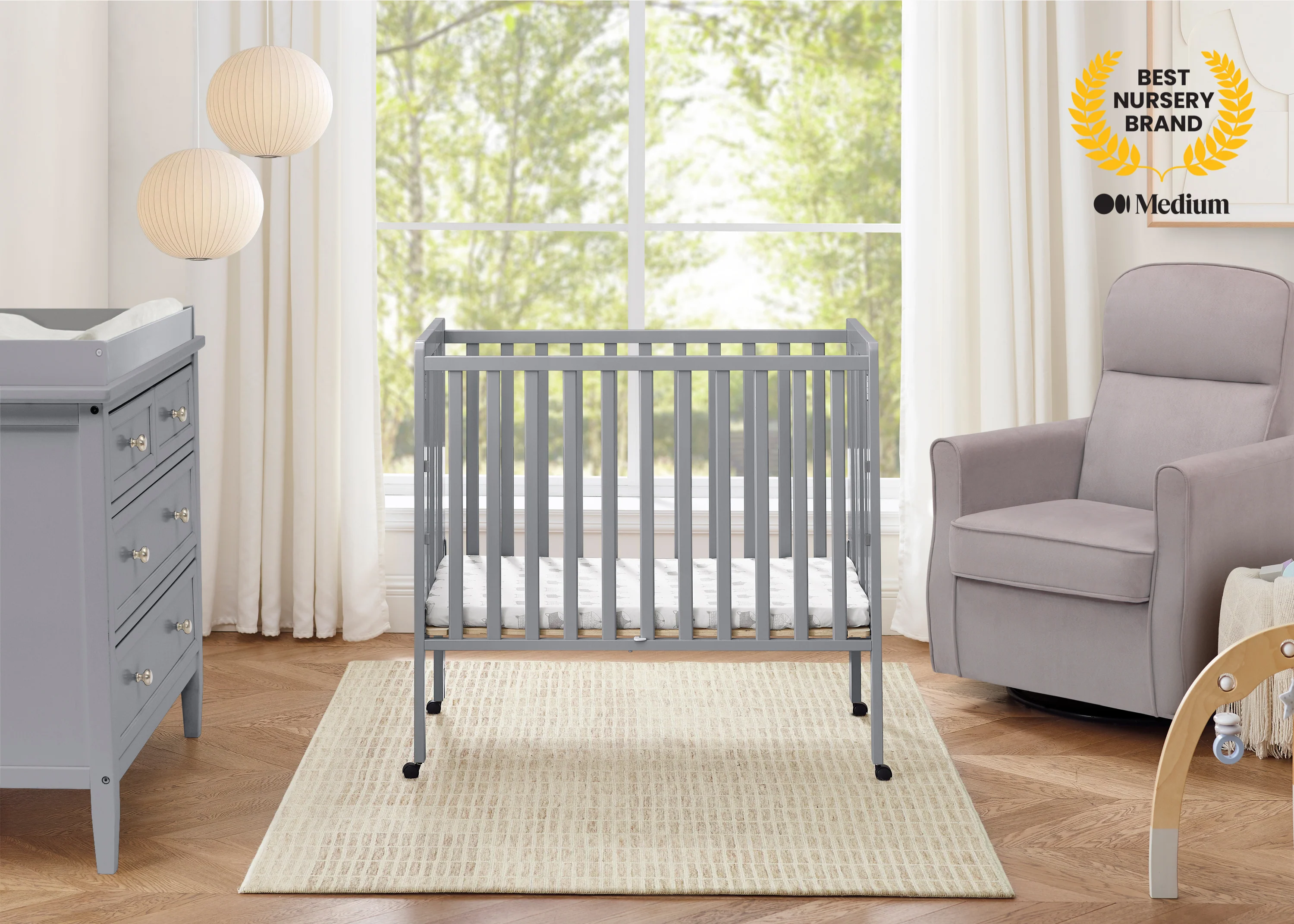 Lee Portable Folding Mini Crib with 1.5-Inch Mattress - Image 2