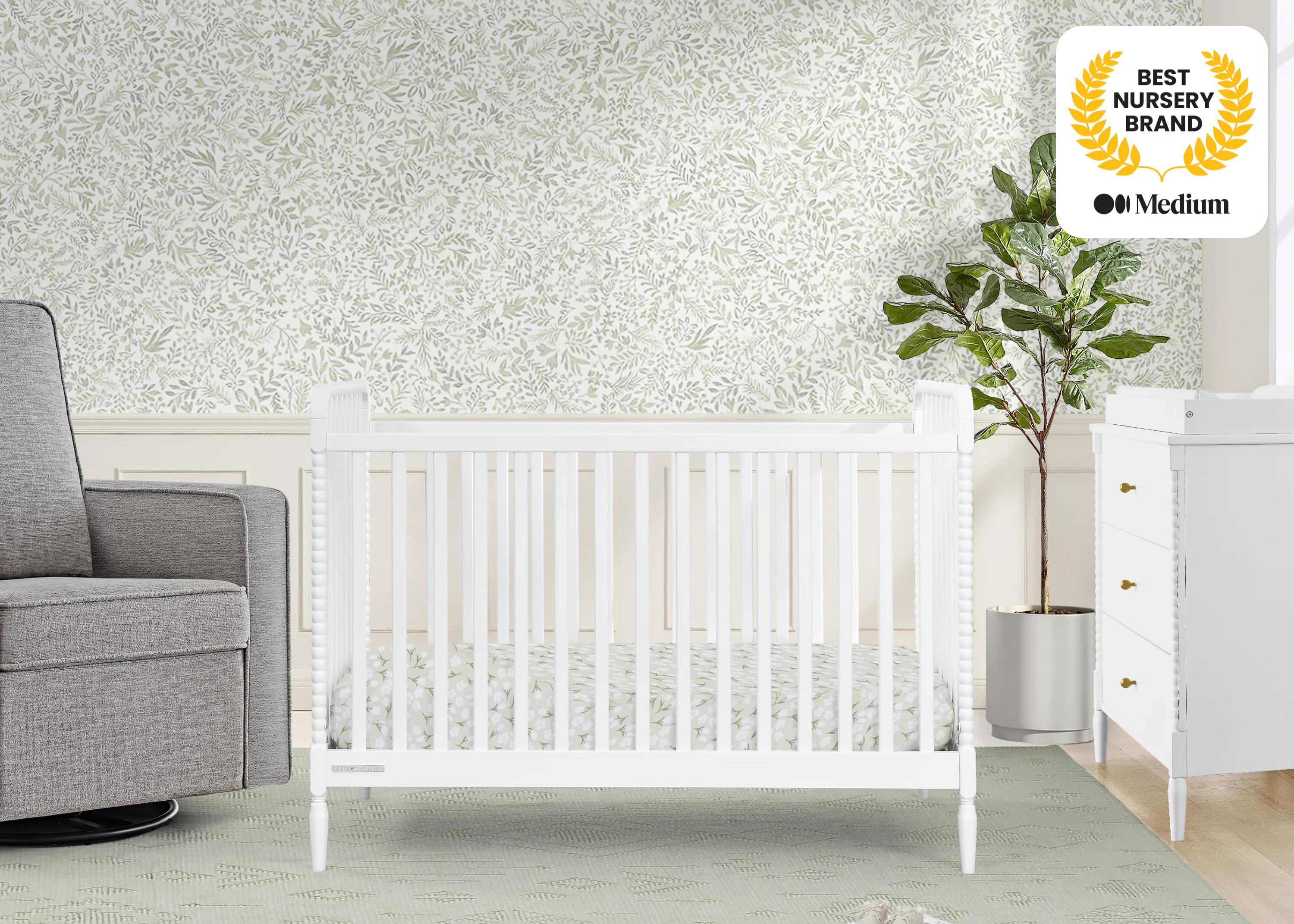 Lily 4-in-1 Convertible Crib - Image 2