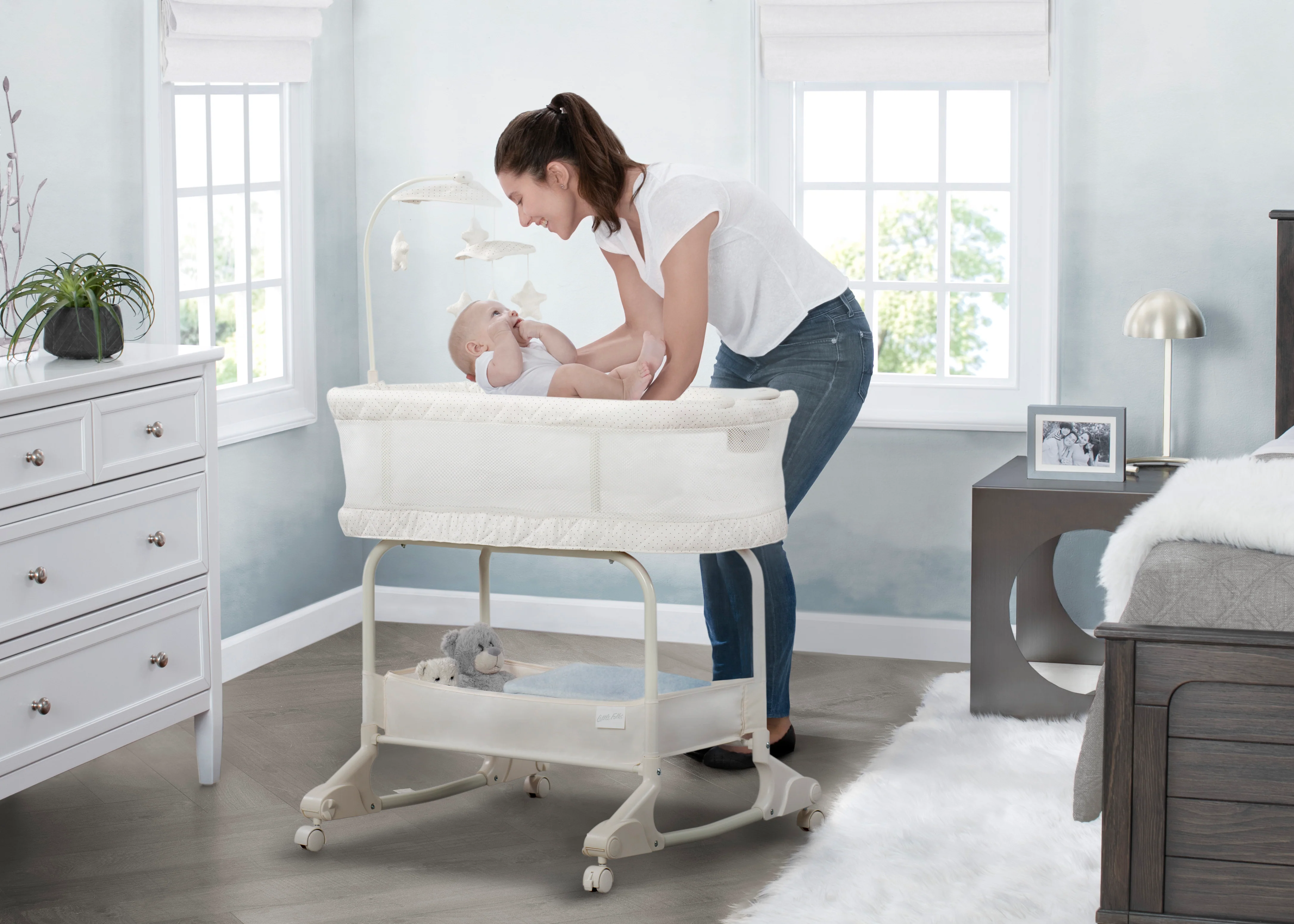 SleepCool Rocking Bassinet with Airflow Mesh