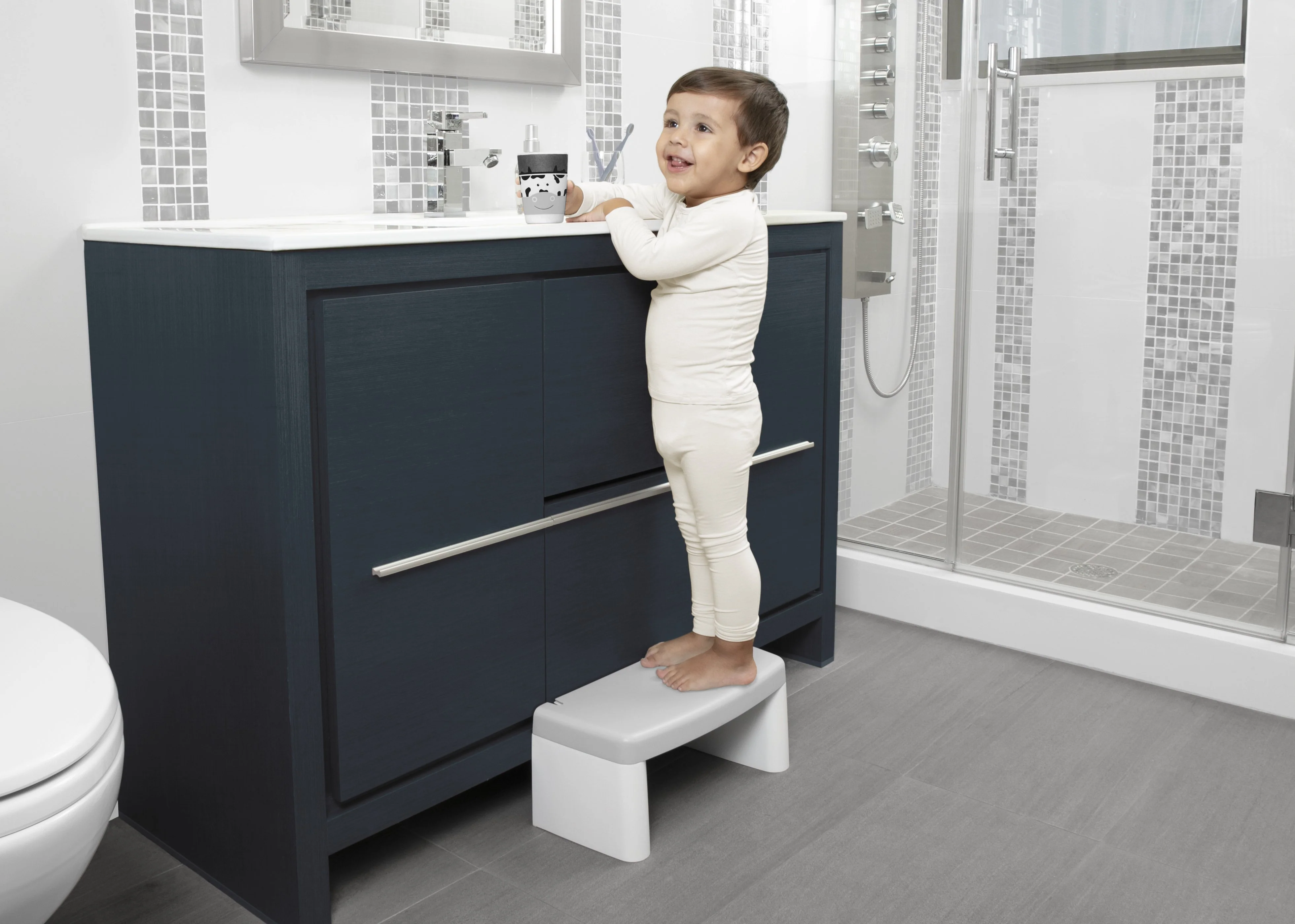 MySize 3-in-1 Convertible Sink, Step Stool and Bath Toy for Kids - Image 2