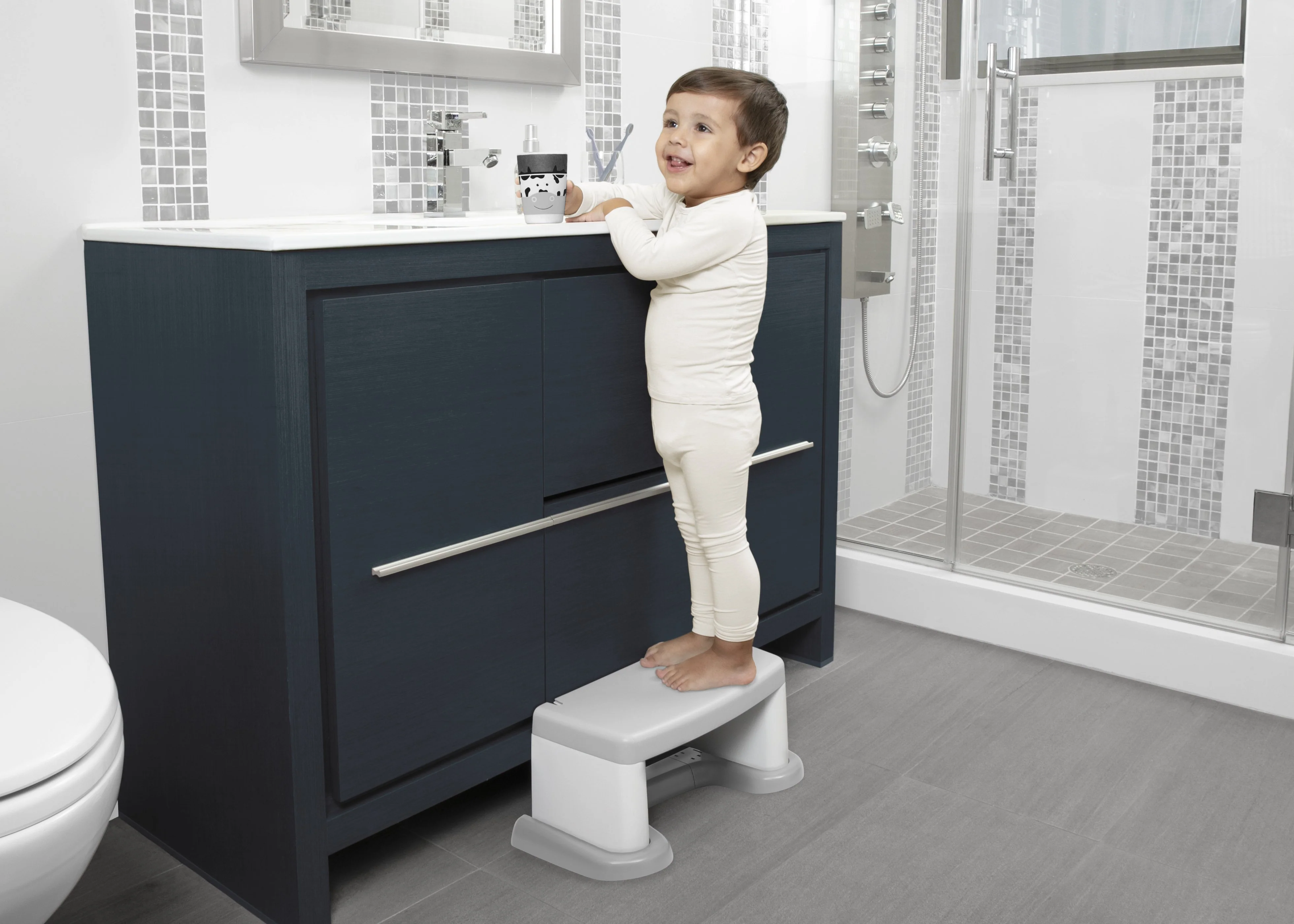 PerfectSize 3-in-1 Convertible Sink, Step Stool and Bath Toy for Kids - Image 3