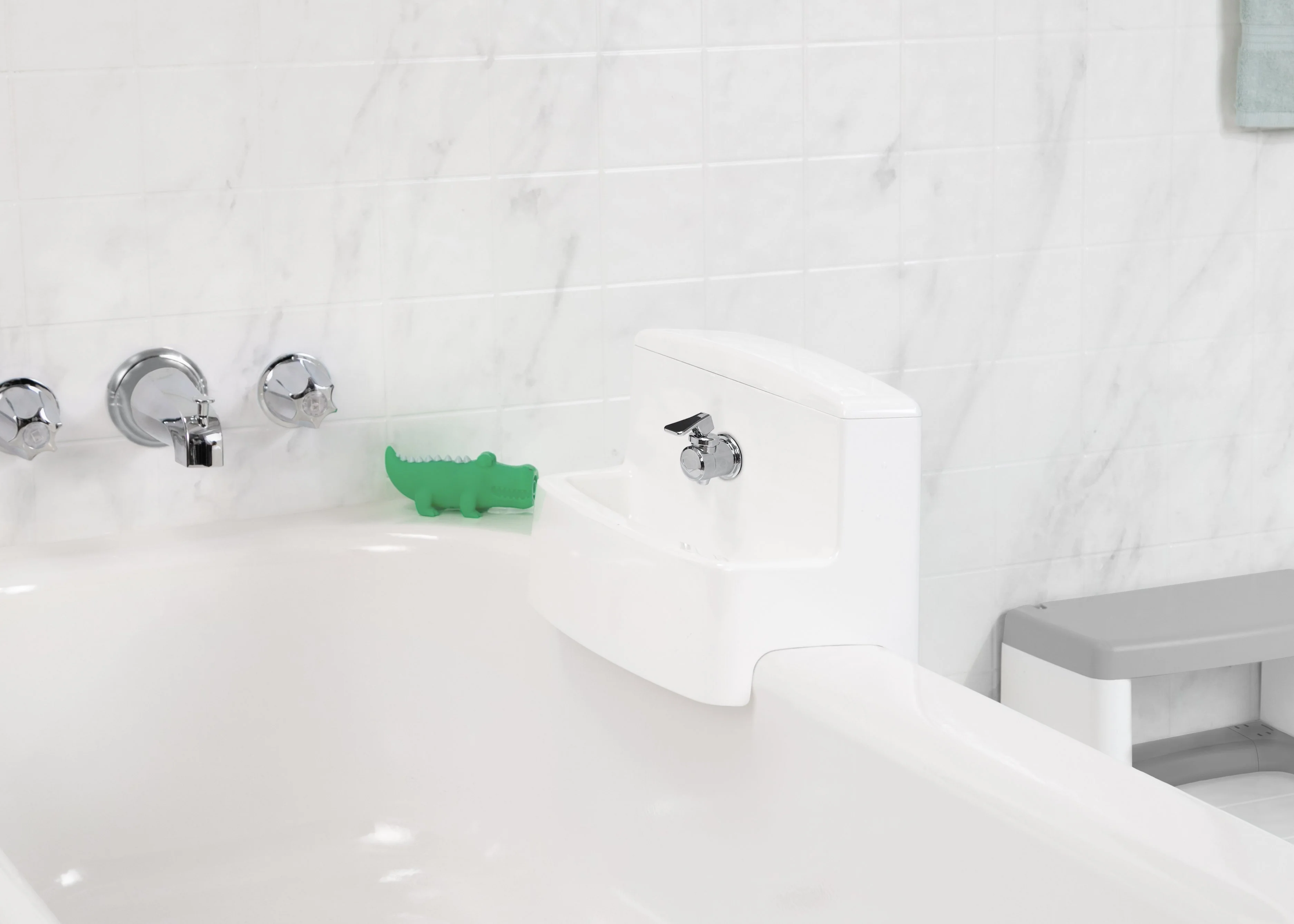 PerfectSize 3-in-1 Convertible Sink, Step Stool and Bath Toy for Kids - Image 4