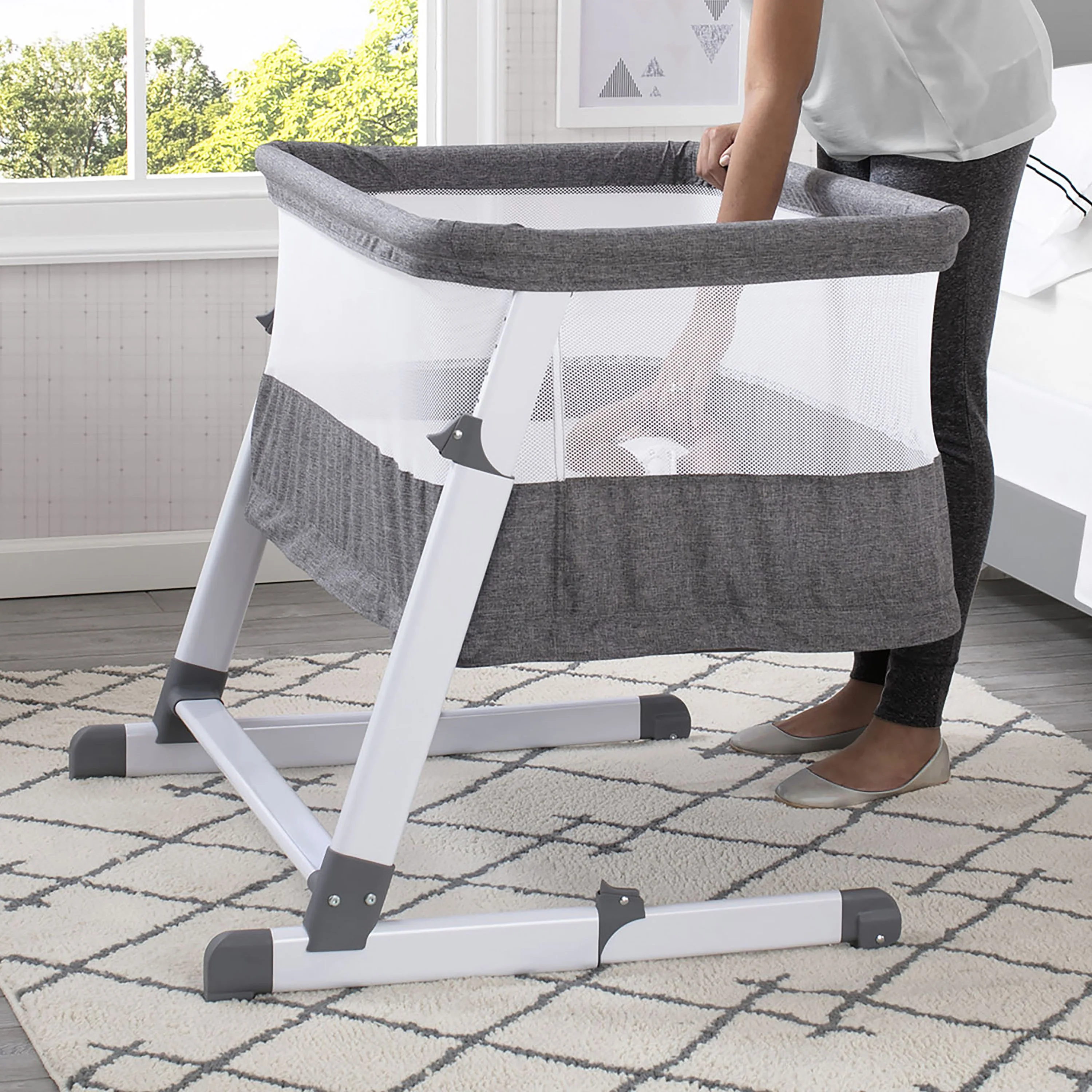 Simmons Kids® Room2Grow Convertible Bassinet - Image 12