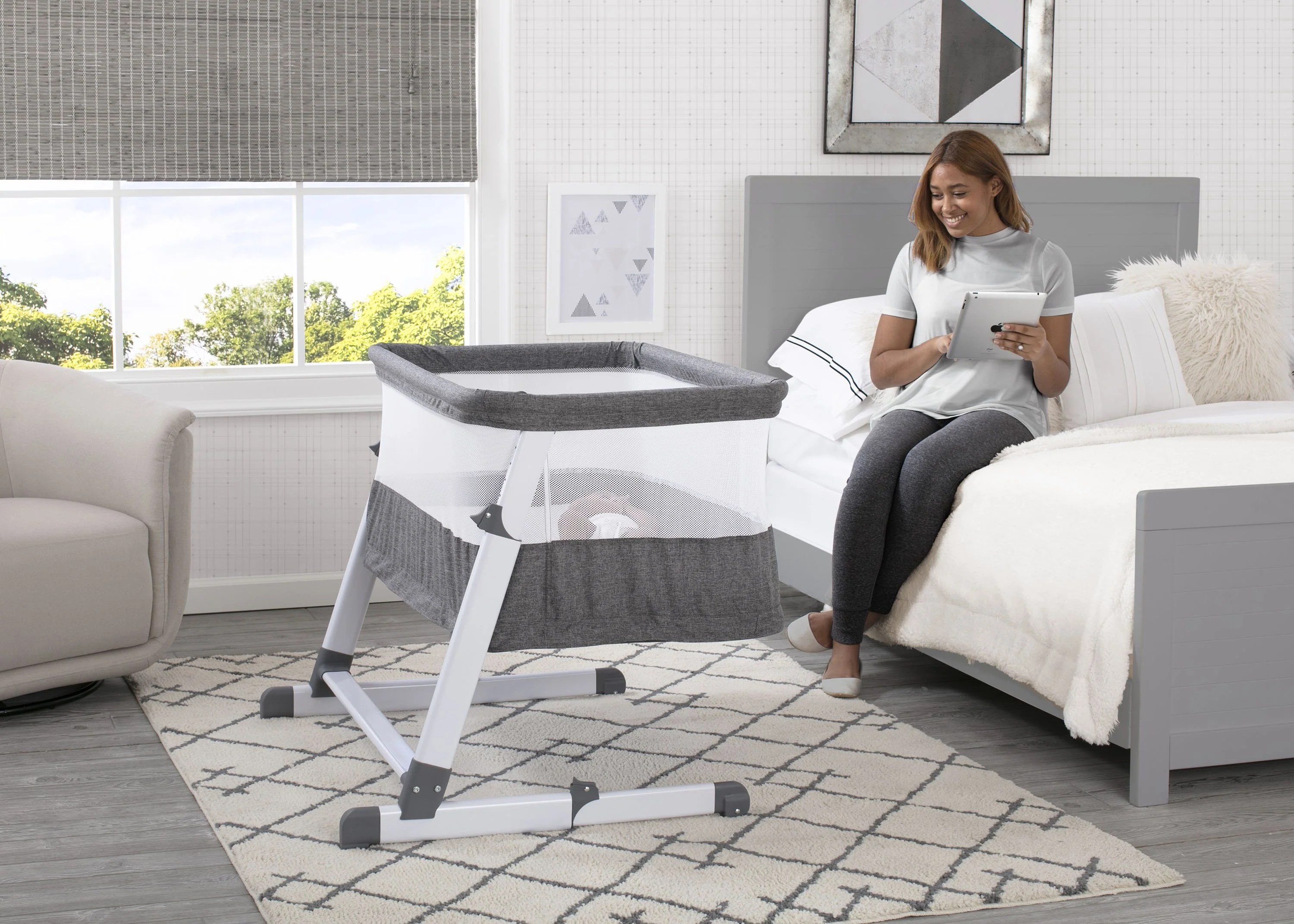 Simmons Kids® Room2Grow Convertible Bassinet - Image 2