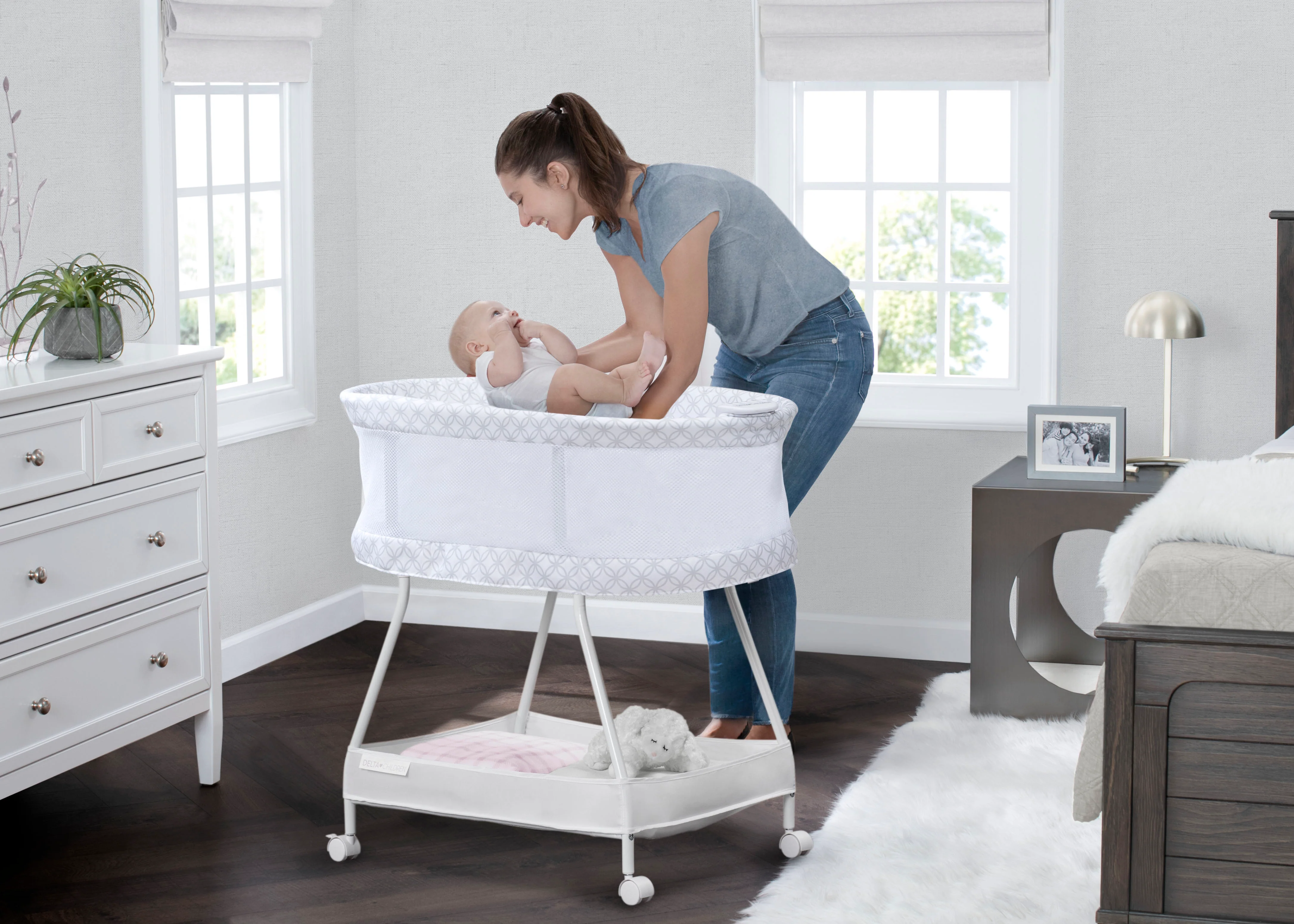 Sweet Dreams Bassinet with Airflow Mesh - Image 2