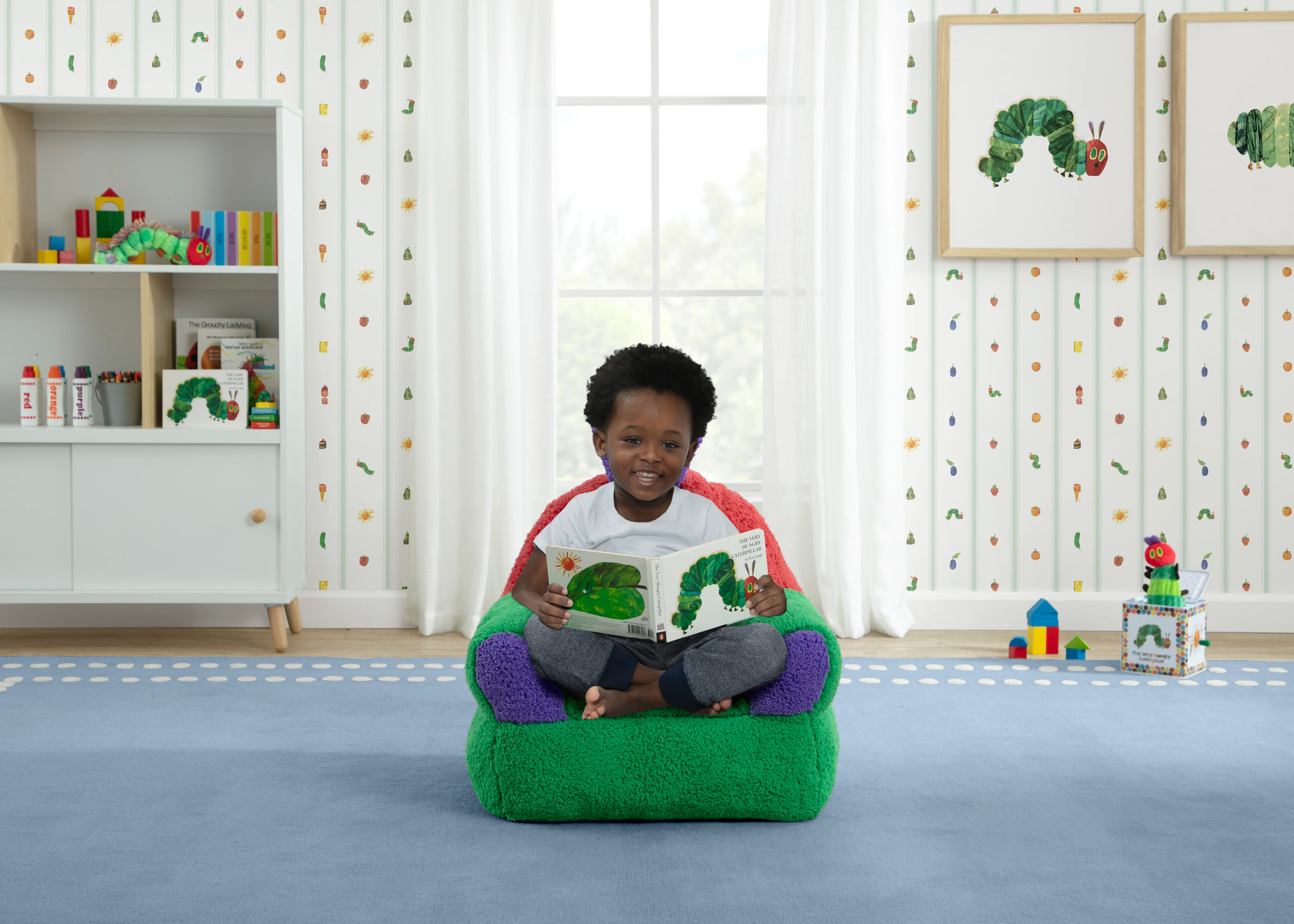 World of Eric Carle, The Very Hungry Caterpillar Cozee Buddy Chair - Image 6